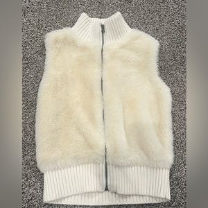 Gap Kids Faux Fur Vest- size 8/9 Medium ivory or off white